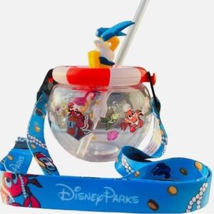 Donald Duck diving sipper cup